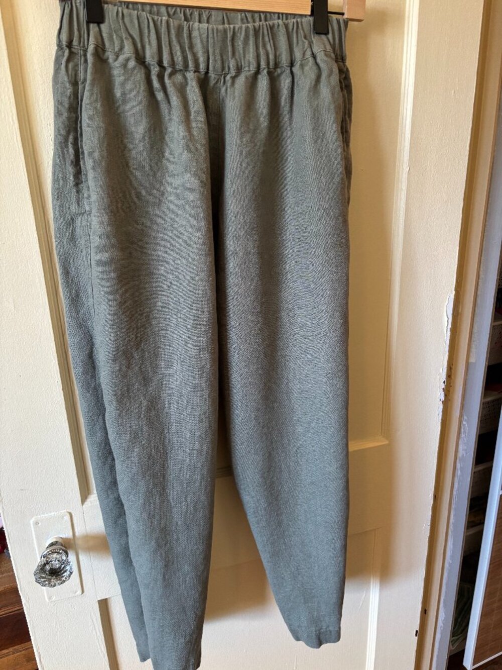 LinenFox 100-percent European linen pants. Olive green, size M